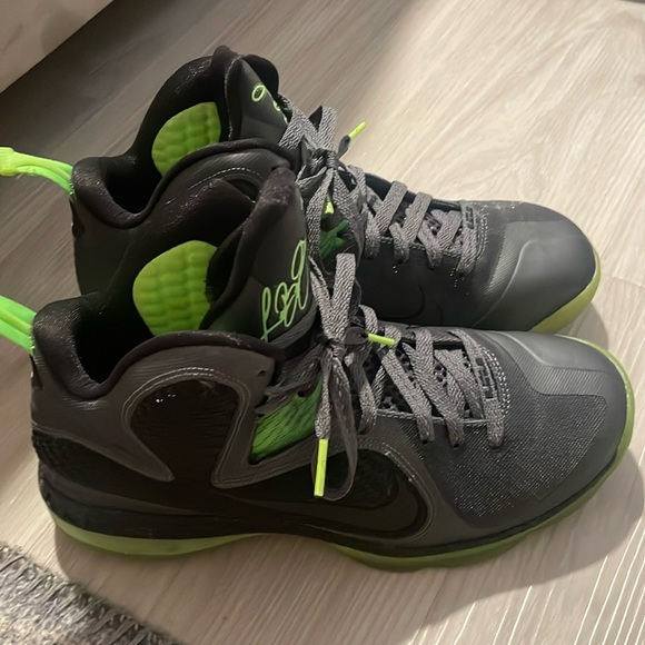 2012
LeBron 9 'Dunkman' - Picture 2 of 6